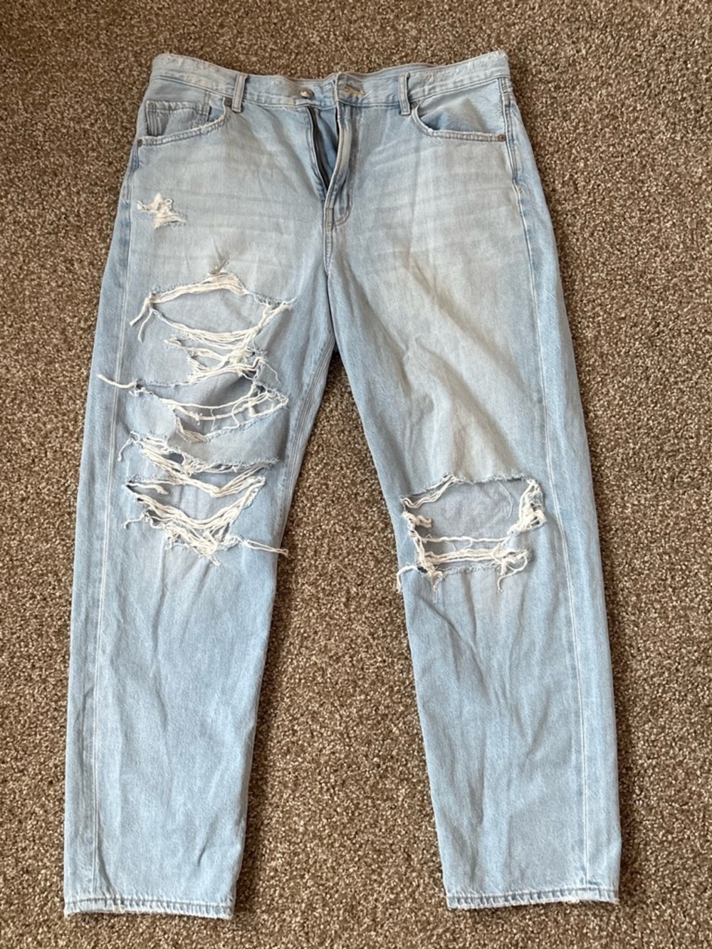 Women’s American Eagle Light Blue Distressed Ripped Jeans